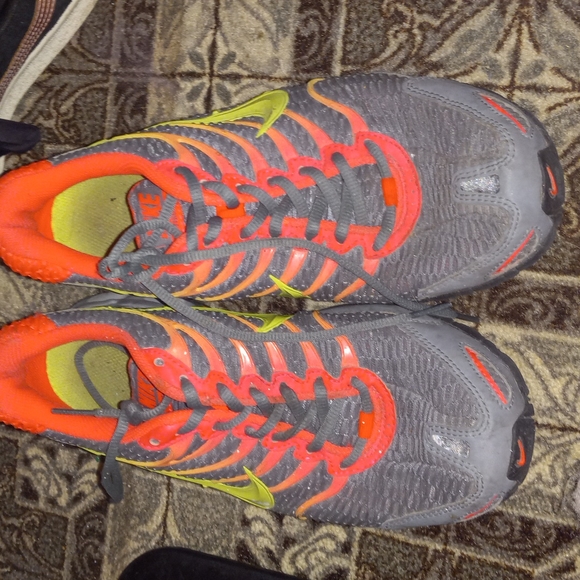 Size 8 women's Nikes rainbow fade design - Picture 3 of 4